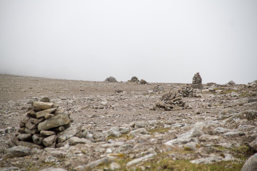 Hiking-Villagepath-Faroe-Islands-Signabøur-Kaldbak