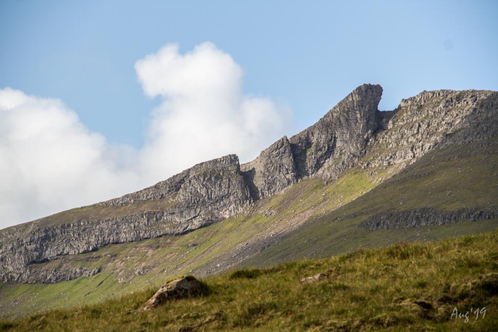 Hiking-Villagepath-Faroe-Islands-Skála–Selatrað