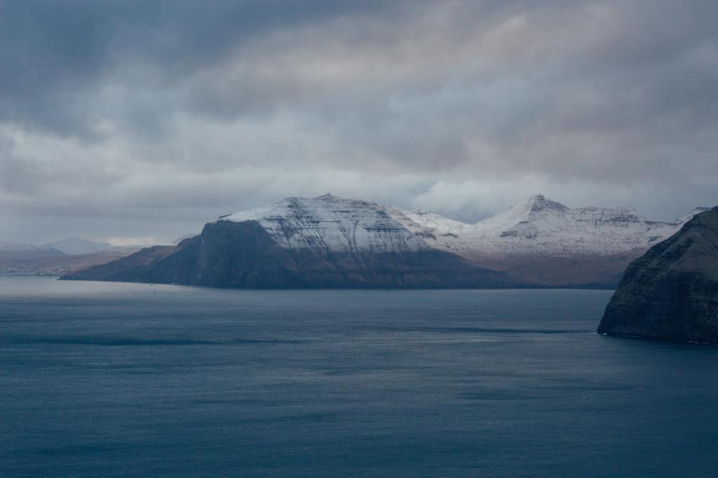 Hiking-Villagepath-Faroe-Islands-Sundshálsur-Syðradalur