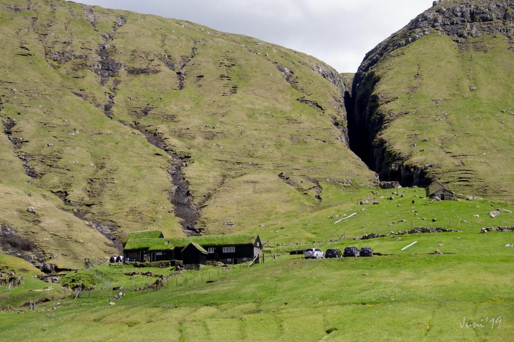 Hvalvík - Leynar