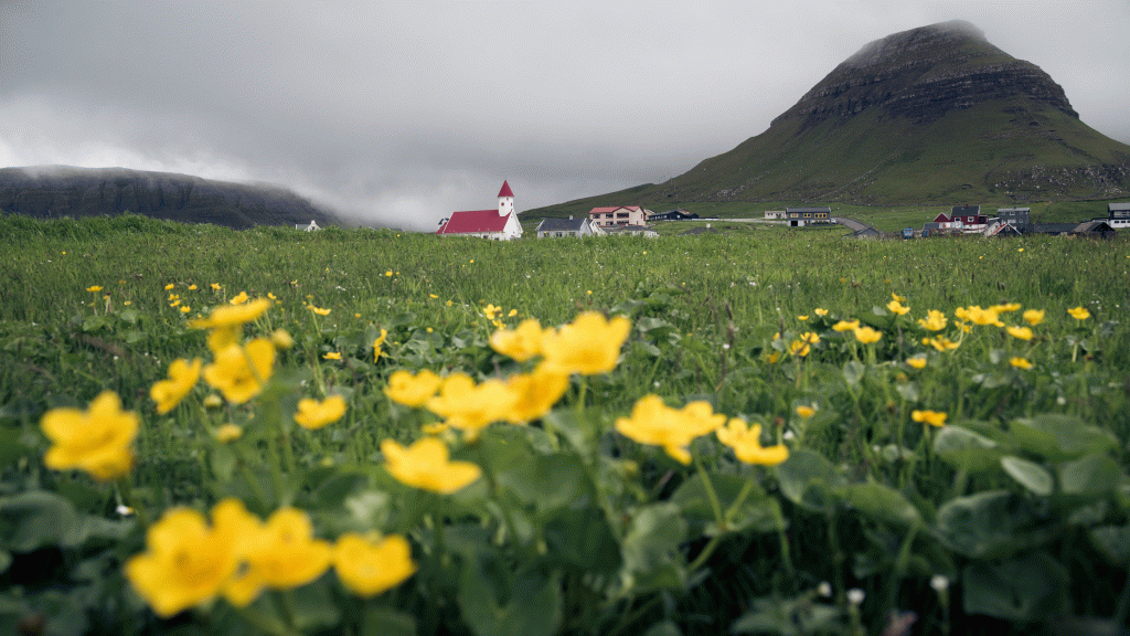 Hvalbiar Kirkja