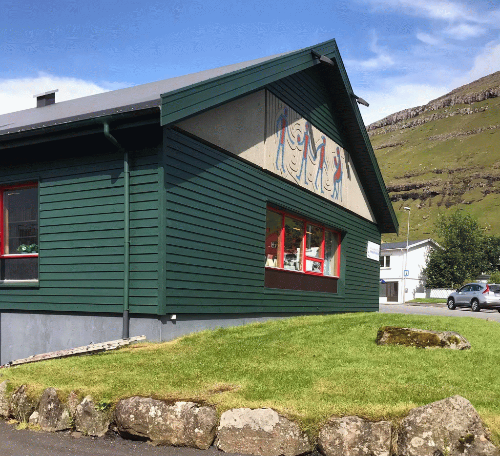 Klaksvíkar bókasavn, library