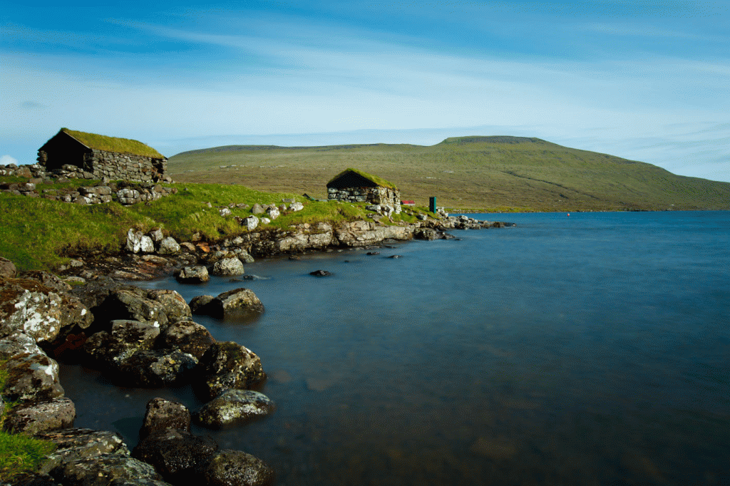 Lake Sørvágsvatn/Leitisvatn